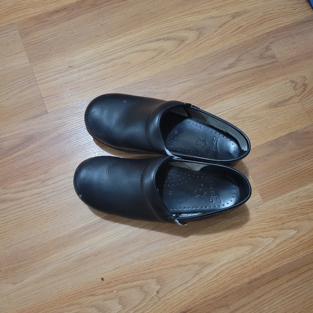 Dansko Clog Size 39 (8.5/9 Us) - image 1